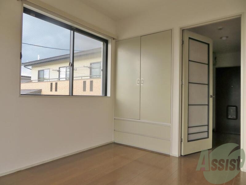 その他部屋・スペース　二面から日を入れて晴れている日は明るそうですねー。