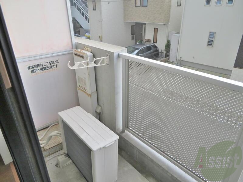 バルコニー　バルコニーは洗濯物も干せるだけの広さがあります。