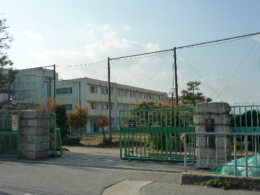 中学校　枚方市立津田中学校（中学校）まで792m