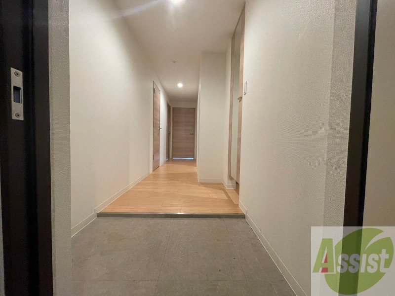 玄関　玄関の様子です。明るい印象ですね。気分もあがりそう。