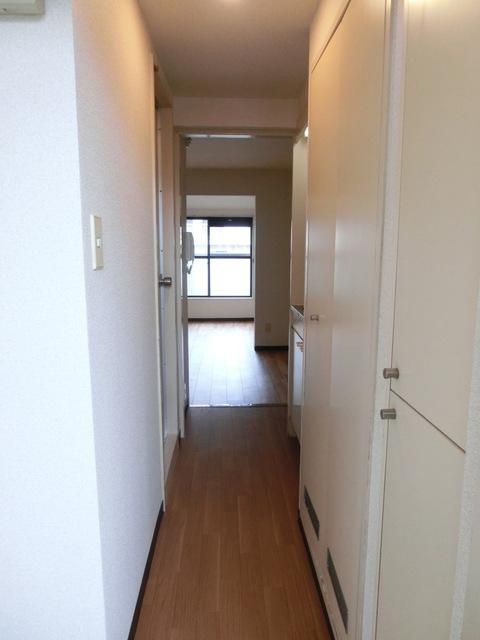 その他　玄関から見たお部屋