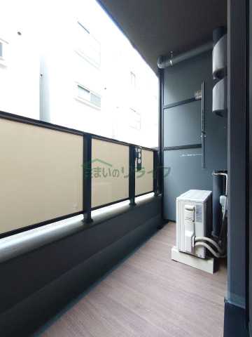 バルコニー　上層階のお部屋の写真になります。