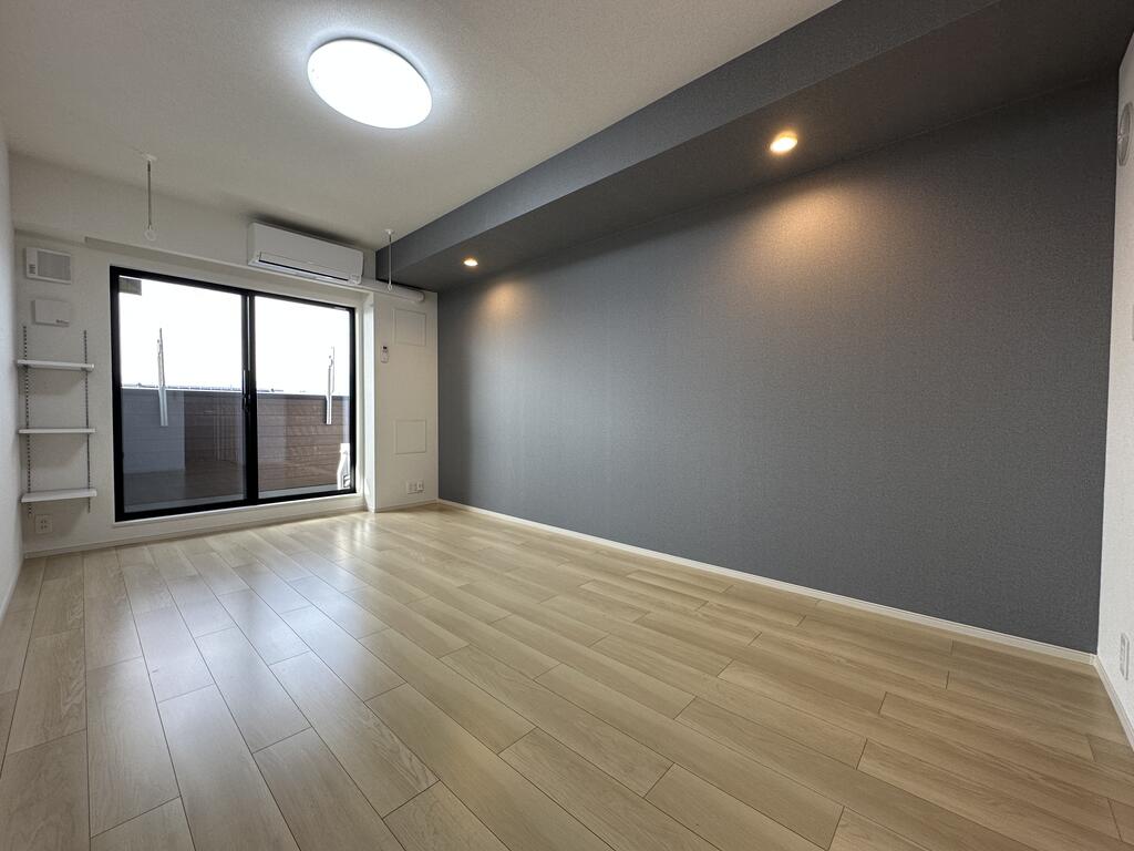 居室・リビング　アクセントクロスが特徴的な洋室◎