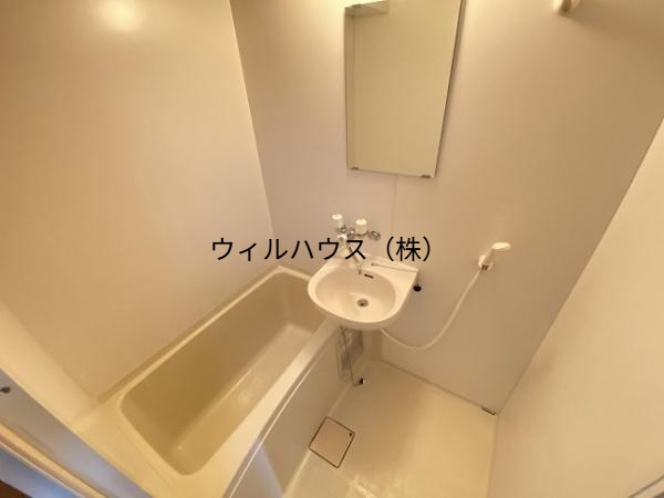 バス・シャワールーム　キレイにリフォームされています！