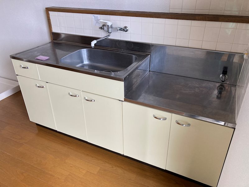 キッチン　※写真は207号室です。