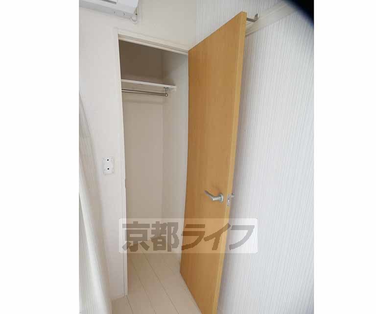 収納　スーツもかけられます