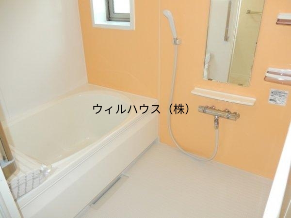 バス・シャワールーム　浴室乾燥機、追い焚き機能付きバス！