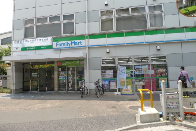 コンビニ　ファミリーマート（コンビニ）まで110m