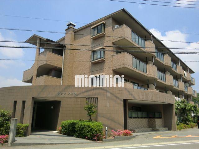 建物外観　落ち着いた色目で重量感のある外観です。