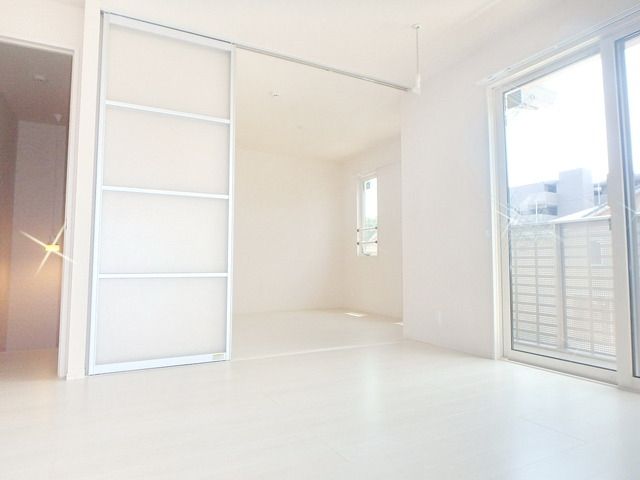 居室・リビング　★日当たり良好な居室★