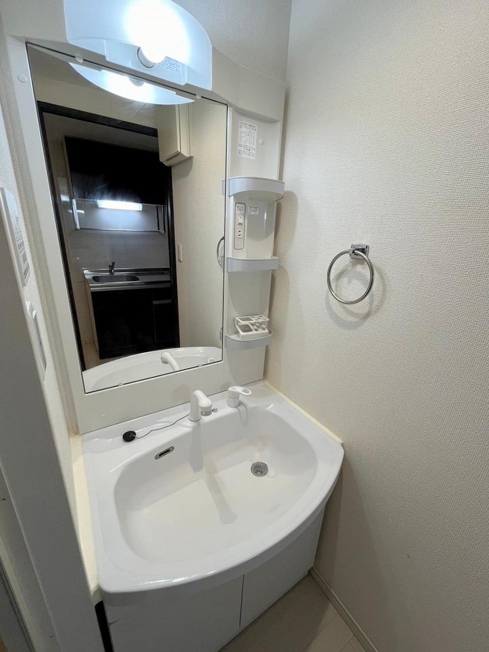 洗面設備　シャワーヘッド付き独立洗面台