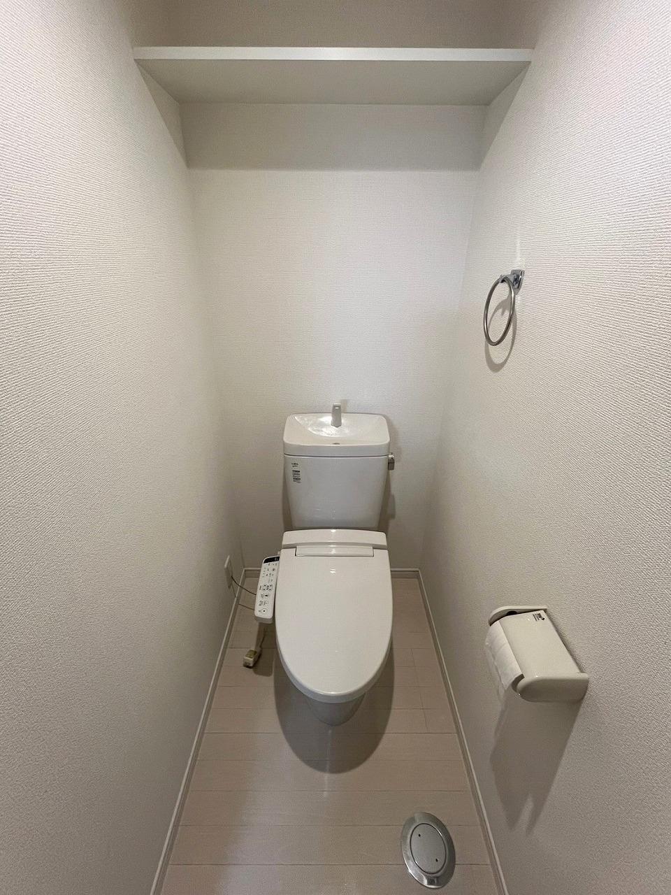 トイレ　トイレ　ウォシュレット付き