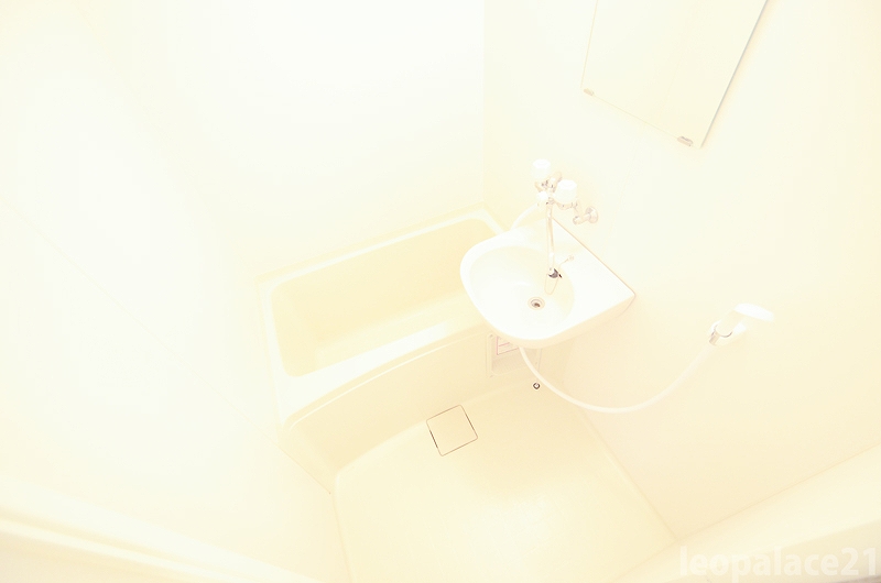 バス・シャワールーム　写真と現況が異なる場合は、現況を優先します。