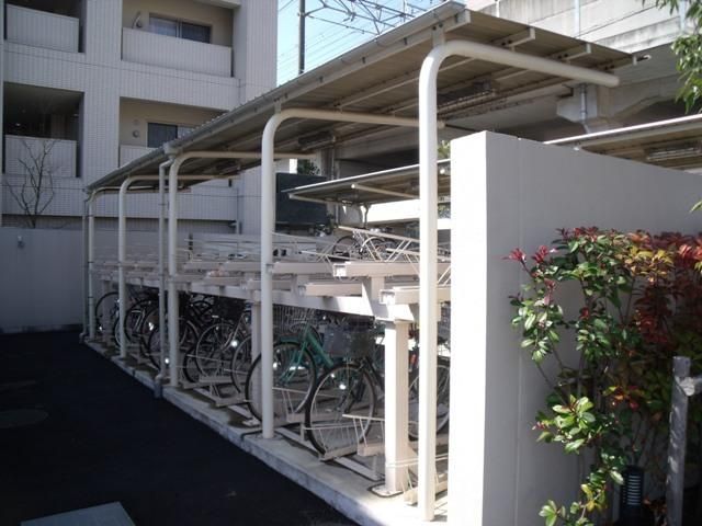 その他共有部分　雨でも安心な屋根付き駐輪場