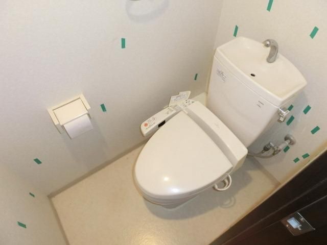 トイレ　ウォシュレット完備のトイレです
