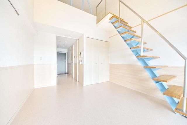 居室・リビング　★洋室7.4帖★