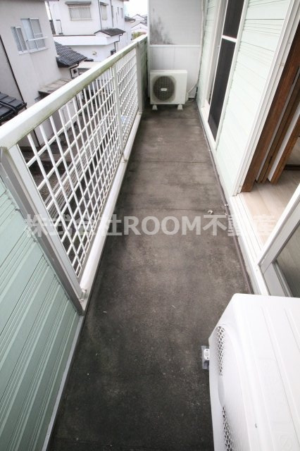 バルコニー　暖かな日差しのふりそそぐバルコニー