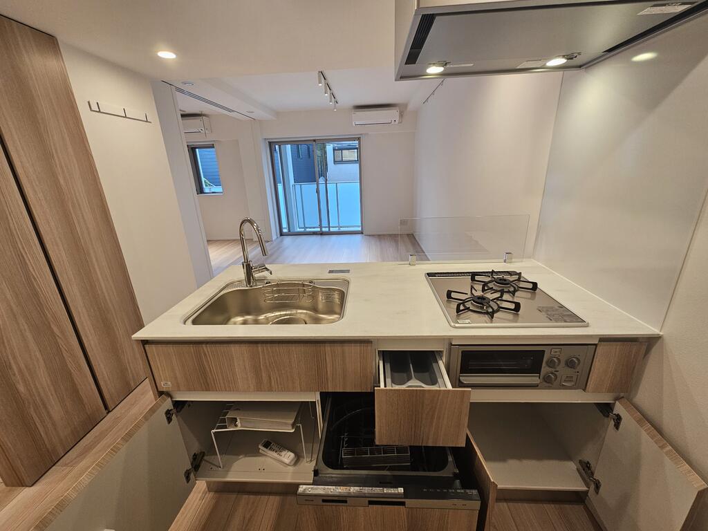 キッチン　食洗器がついたリビングが見渡せるキッチン