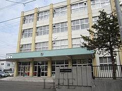 中学校　札幌市立白石中学校（中学校）まで131m