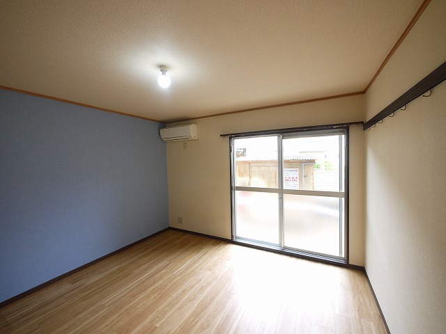 居室・リビング　こちらの居間で趣味の時間をお楽しみください