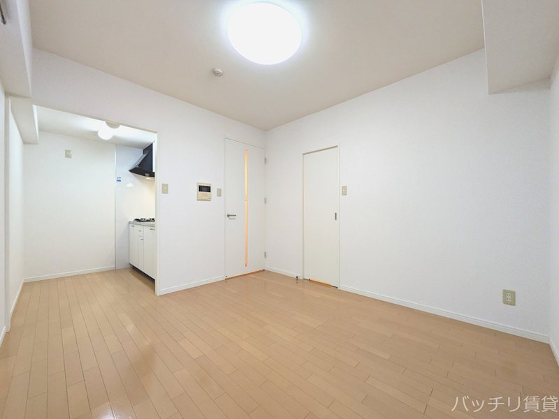 居室・リビング　別号室タイプの為、現状を優先いたします