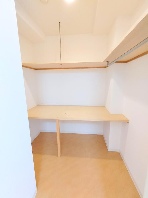 収納　棚付きウォークインクローゼットです♪