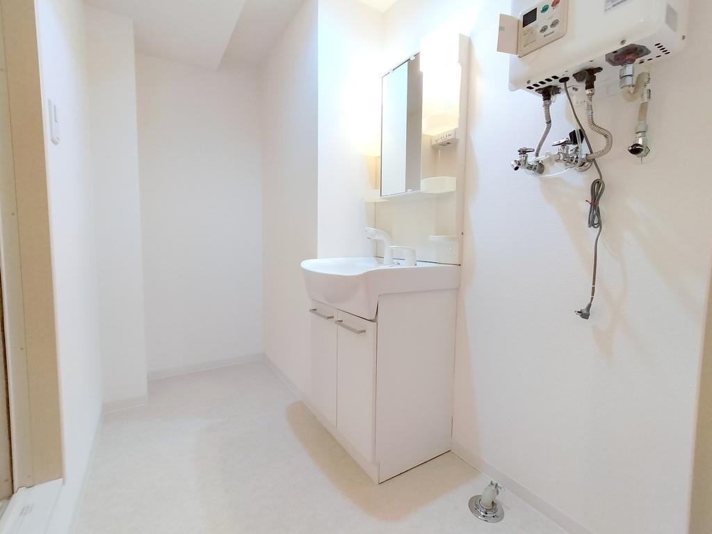 洗面設備　広い脱衣所です♪