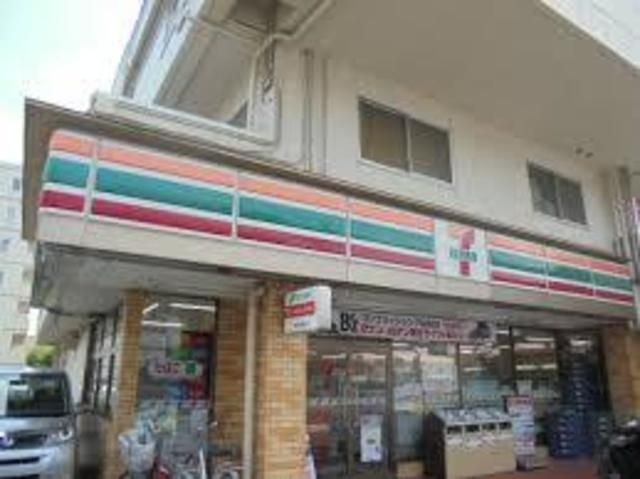 コンビニ　セブンイレブン日野大坂上店（コンビニ）まで672m