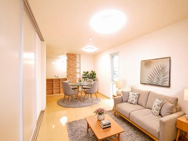 居室・リビング　CGで家具等を配置したもので家具等は含まれません