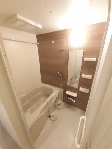 バス・シャワールーム　落ち着いた空間のお風呂です