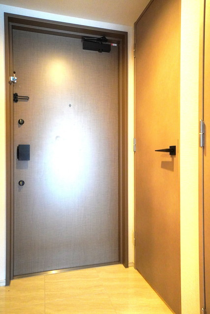玄関　※写真は同タイプ住戸です。