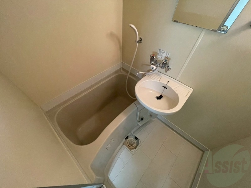 バス・シャワールーム　ユニットバスです。疲れを癒すのに欠かせませんね！