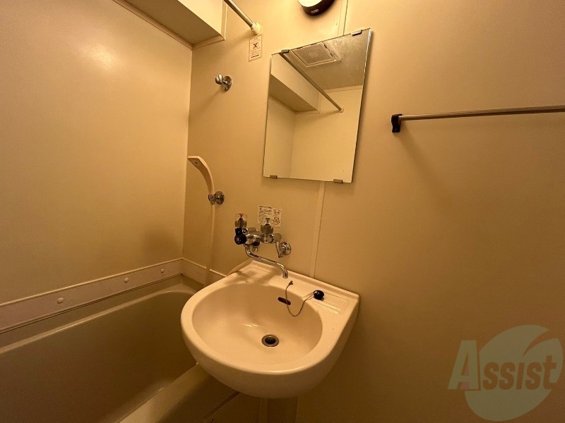 洗面設備　こちらに洗面台があります。朝の洗顔はこちらで。