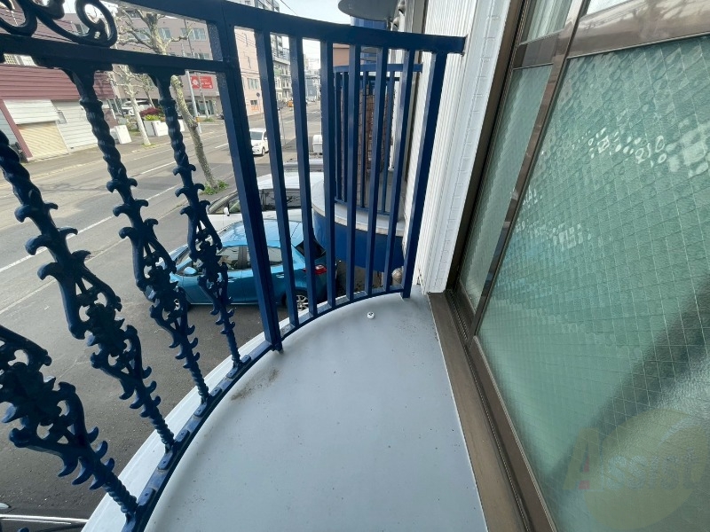 バルコニー　こちらはバルコニーです！洗濯物もよく乾きそうです。