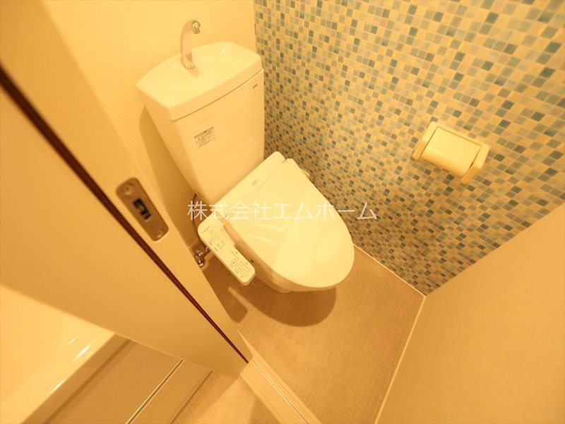 トイレ　温水洗浄暖房便座付トイレ　同仕様写真