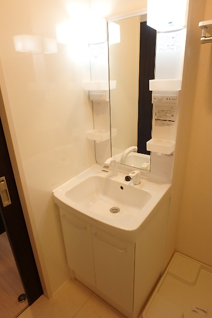 洗面設備　★忙しい朝にうれしいシャワー付き洗面化粧台★