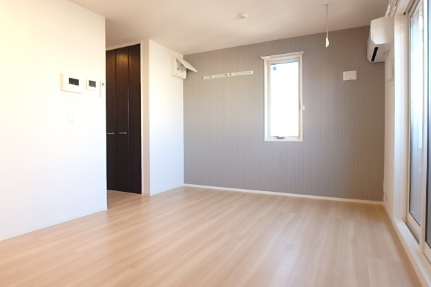 居室・リビング　※別室参考写真★過去募集写真【洋室９．８帖】　角部屋２面採光