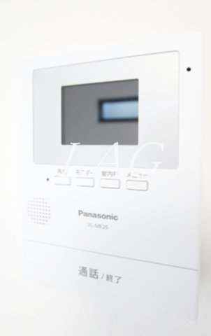 セキュリティ　モニター付きインターフォンです。（同仕様設備です。）