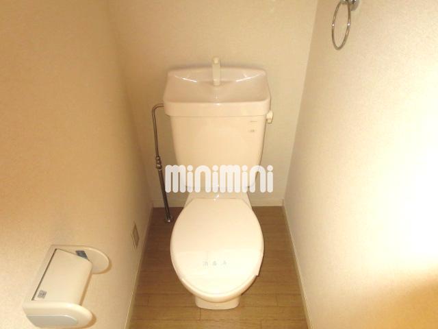 トイレ　電源が付いているので便利なお手洗い。