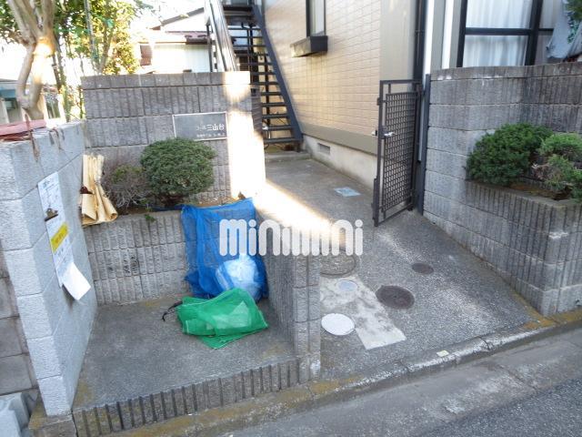 エントランス　敷地内ゴミ置場です。