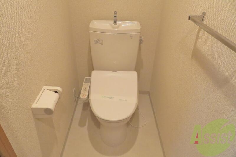 トイレ　トイレには温水洗浄便座が付いて快適＆清潔です。
