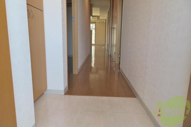 玄関　奥行きがあってお部屋の広さがよく分かりますね。