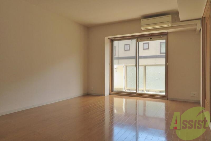 居室・リビング　南向きの大きな窓があるＬＤＫです。明るくてポイポカですね。