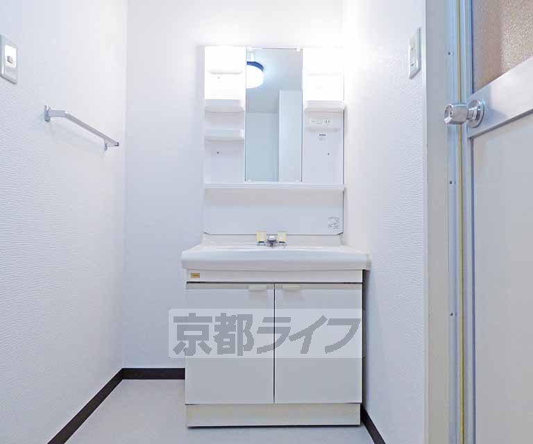 洗面設備　独立洗面台ございます。