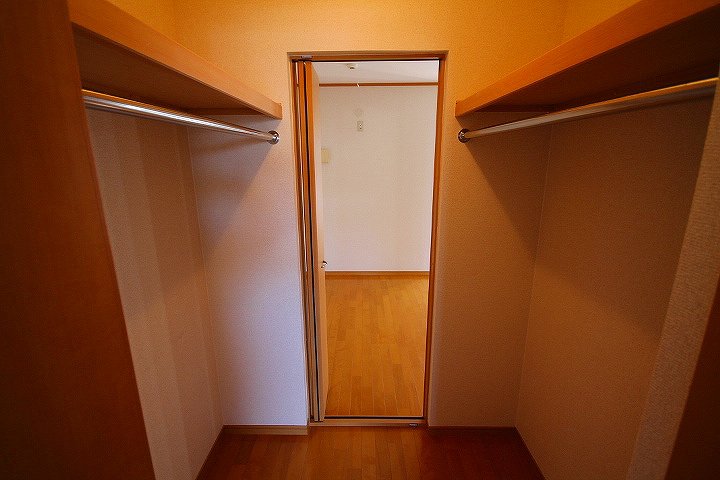 収納　ウォークスルークローゼット