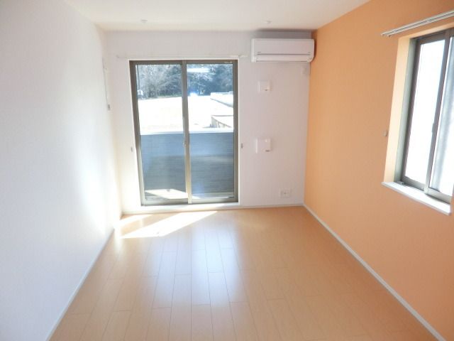 その他部屋・スペース　2面採光で明るいリビングです！