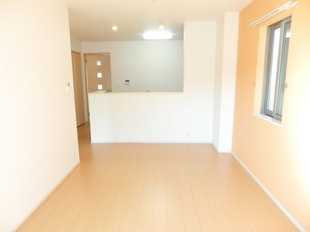 居室・リビング　明るく開放的なリビングです！