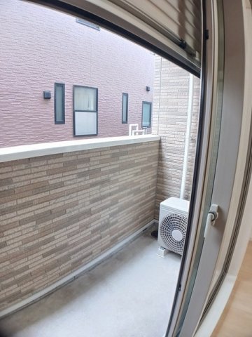 バルコニー　お洗濯にも便利なバルコニー付き