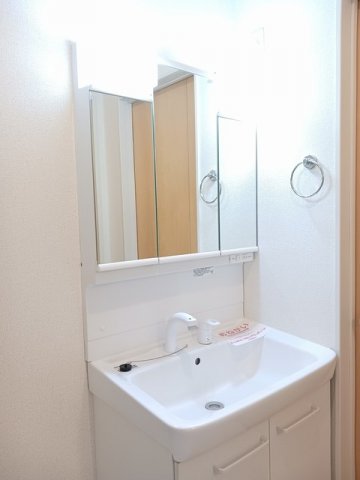 洗面設備　朝の身支度には欠かせない独立洗面化粧台