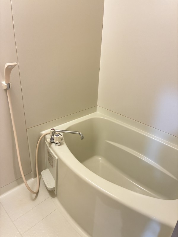 バス・シャワールーム　コンパクトで使いやすいお風呂です